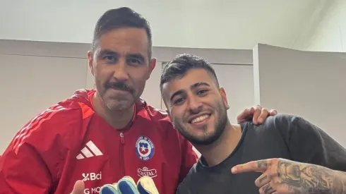 Claudio Bravo se arregló el pelo y el bigote para la Copa América.
