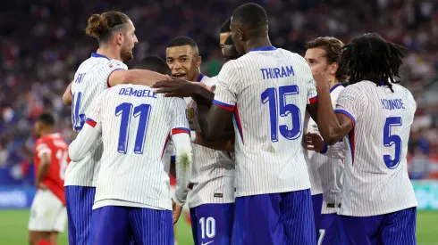 Francia debuta con triunfo ante Austria.
