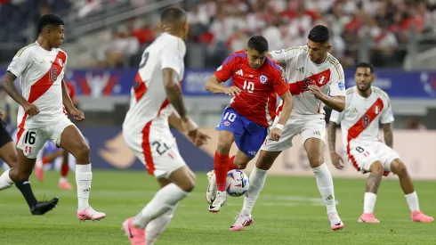 Herrera critica que Alexis quiere hacer todo en la Roja.
