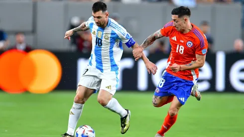 Rodrigo Echeverría fue clave en el mediocampo de la Roja.
