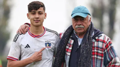 Caszely junto a su nieto Franco Garrido, futuro jugador de Colo Colo
