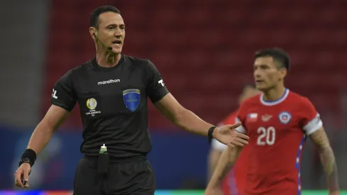 Wilmar Roldán arbitró a la Roja en la Copa América 2021 y dejó pasar un evidente penal
