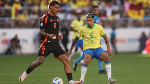Colombia y Brasil animan un hermoso partido.
