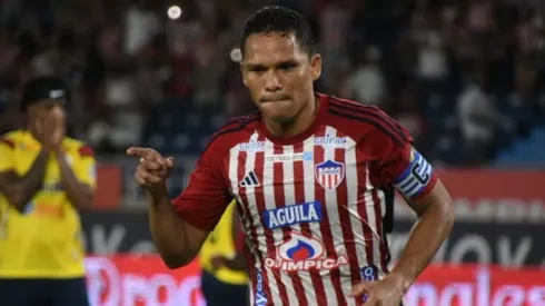 Carlos Bacca renovará por Junior y jugará ante Colo Colo
