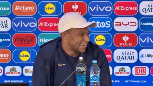 Kylian Mbappé protagonizó un curioso momento en conferencia de prensa.
