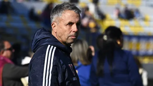 Gustavo Álvarez se molestó por pregunta sobre Charles Aránguiz.
