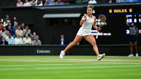 Paolini celebra su triunfo en Wimbledon
