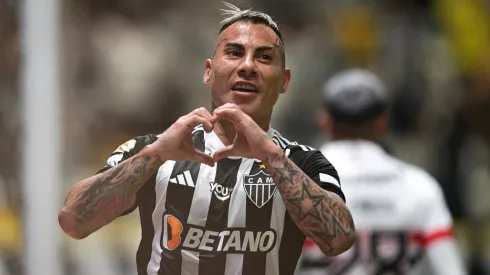 Eduardo Vargas abrió la cuenta para Atlético Mineiro ante Sao Paulo.
