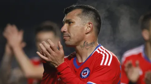 Gary Medel viaja a Chile por la muerte de su madre
