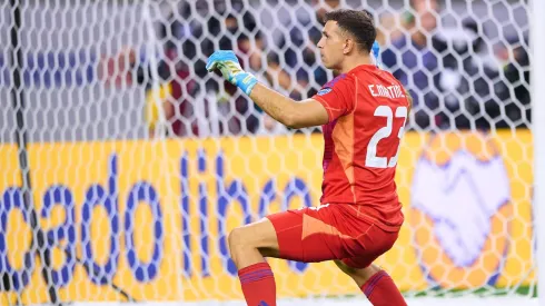 Dibu Martínez calentó la final de la Copa América ante Colombia

