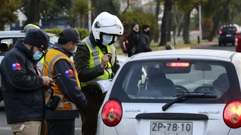 Revisa los vehículos que no pueden transitar por Santiago esta semana.
