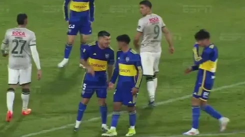 Medel retando a un compañero de 18 años
