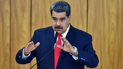 Tras horas de incertidumbre, la CNE informó en horas de la noche el triunfo de Nicolás Maduro sobre Edmundo González.
