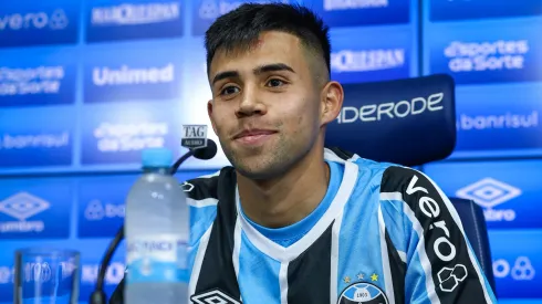 Alexander Aravena finalmente podrá debutar en Gremio de Porto Alegre.
