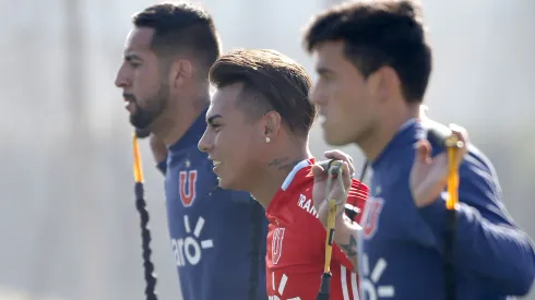 Mauricio Isla compartió entrenamiento en la U con Vargas y Aránguiz.
