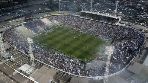 Colo Colo avanza en el nuevo Estadio Monumental.
