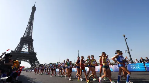 Los Juegos Olímpicos ante la mirada de la Torre Eiffel.
