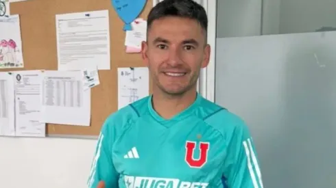 Charles Aránguiz con la camiseta de la U.
