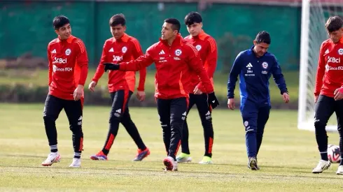 Alexis Sánchez ha estado entrenando con las inferiores de Chile en Juan Pinto Durán.
