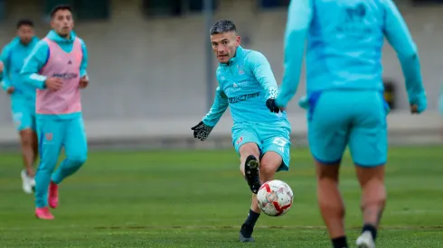 Charles Aránguiz haciendo fútbol en la U.
