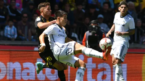 Futbol, Coquimbo Unido vs Colo Colo.<br />
Fecha 5, campeonato Nacional 2024.<br />
El jugador de Colo Colo Matias Moya, derecha, disputa el balon con Cristopher Barrera de Coquimbo Unido durante el partido de primera division realizado en el estadio Francisco Sanchez Rumoroso en Coquimbo, Chile.<br />
17/03/2024<br />
Alejandro Pizarro Ubilla/Photosport
Football, Coquimbo Unido vs Colo Colo.<br />
5nd turn, 2024 National Championship.<br />
Colo Colo's player Matias Moya, right, vies for the ball against Cristopher Barrera of Coquimbo Unido during the first division match at the Francisco Sanchez Rumoroso in Coquimbo, Chile.<br />
17/03/2024<br />
Alejandro Pizarro Ubilla/Photosport
