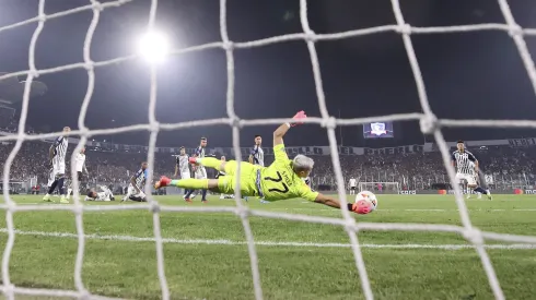 Santiago Mele ante Colo Colo.
