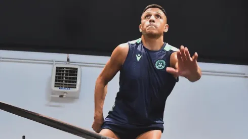 Alexis seguiría esperando por su debut en Udinese.

