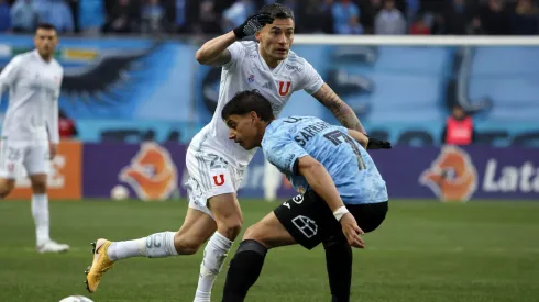 Charles Aránguiz jugó hasta el minuto 88 en la victoria de la U.
