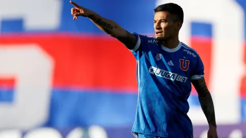 Charles Aránguiz podría tener de vuelta su mítica camiseta '20' en Universidad de Chile.
