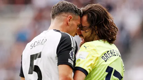 Fabian Schär atacó a Ben Brereton y la Premier League le dio duro castigo.
