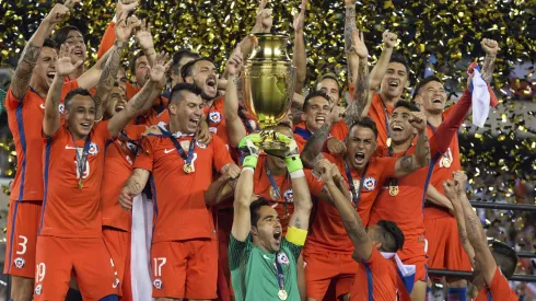 Claudio Bravo anuncio su retiro del fútbol 
