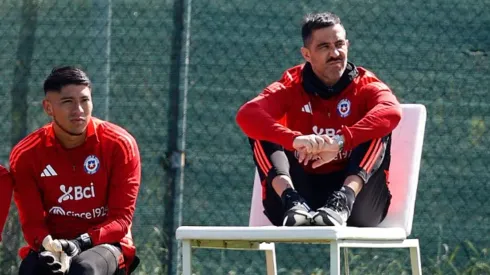 Claudio Bravo pide que los arqueros de Chile vayan a Europa
