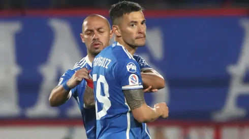 Charles Aránguiz llevó la jineta de capitán en la U.
