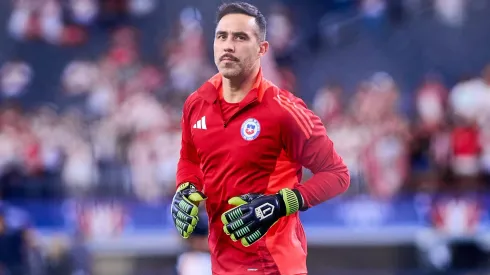 Conmebol quería castigar a Claudio Bravo a dos días de su retiro.
