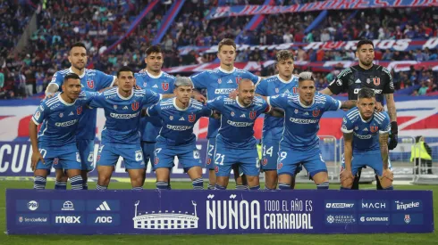 Formación de la U contra Unión Española.
