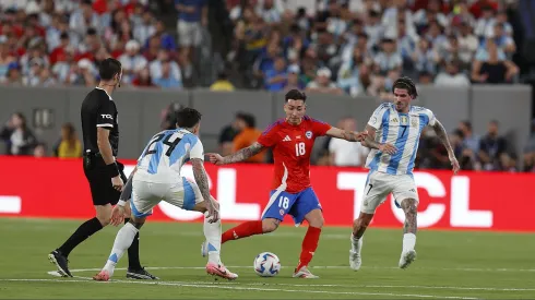El duelo entre La Roja y Argentina será uno de los 6 encuentros que podrás ver por CHV.
