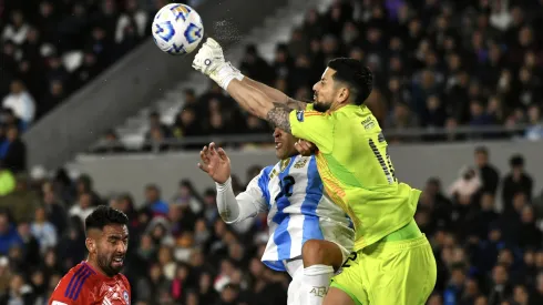 Bravo respaldó a la Roja ante Argentina
