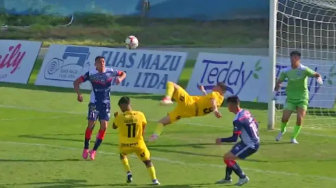 Caballero se mandó un tremendo golazo para San Luis.
