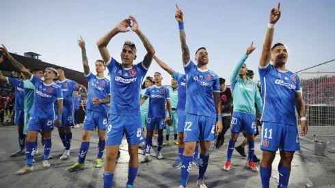 Los jugadores azules celebraron el triunfo de la U sobre Palestino.
