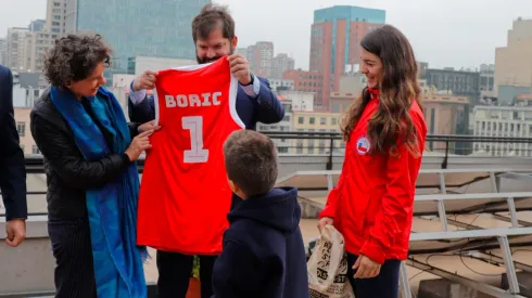 Paula Carrasco y su historia con el Presidente Boric que emergió tras Santiago 2023.
