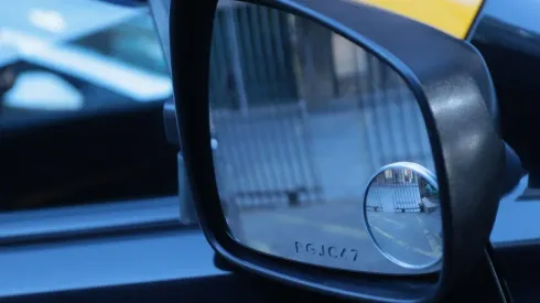 Grabado de patente en un vehiculo
