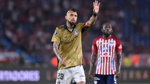 Arturo Vidal desvela la camiseta que usará Colo Colo ante River en Buenos Aires.
