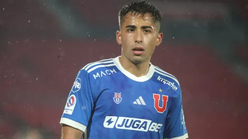 Lucas Assadi no logra volver al equipo titular de la U.
