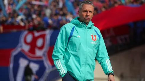 Gustavo Álvarez con plantel completo de U de Chile.
