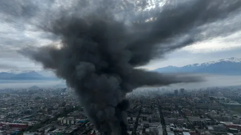 Santiago, 29 de septiembre de 2024.<br />
Un incencio estructural afecta locales comerciales ubicados en calles Sazie y San Alfonso comuna de Estacion Central.
