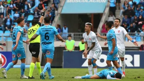Leandro Fernández recibió tarjera directa ante Iquique.
