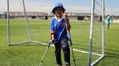 El pequeño es hincha de Universidad de Chile
