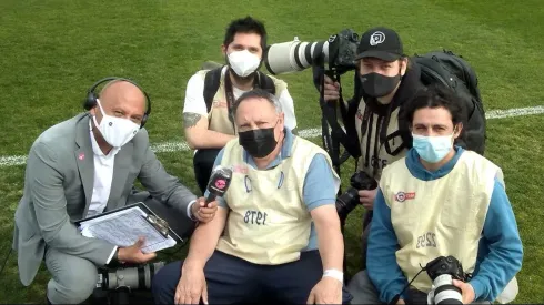 Marco Muga (al centro y adelante de la foto) no fue acreditado por la ANFP y el Sifup emitió un comunicado
