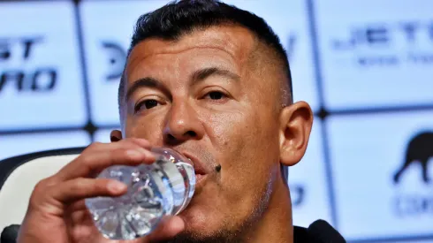 Pese a ser expulsado, Almirón podrá dirigir ante Audax.
