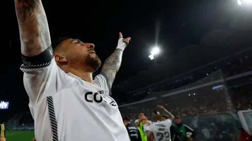 Javier Correa celebra el gol de la victoria de Colo Colo ante la UC
